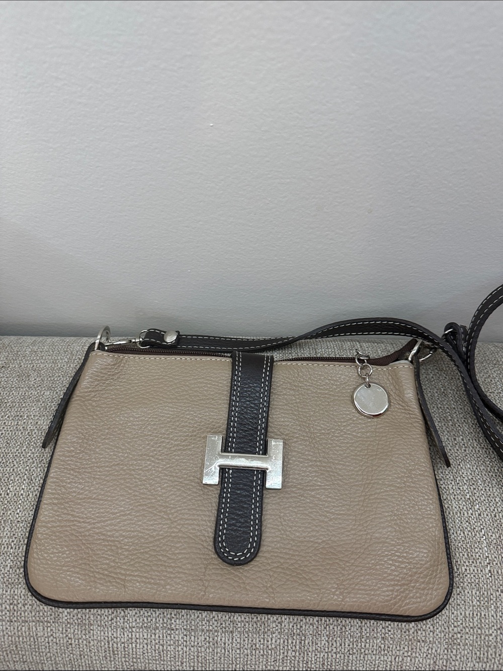 Vera Pelle Taupe and Black Leather Crossbody with Silver H Accent